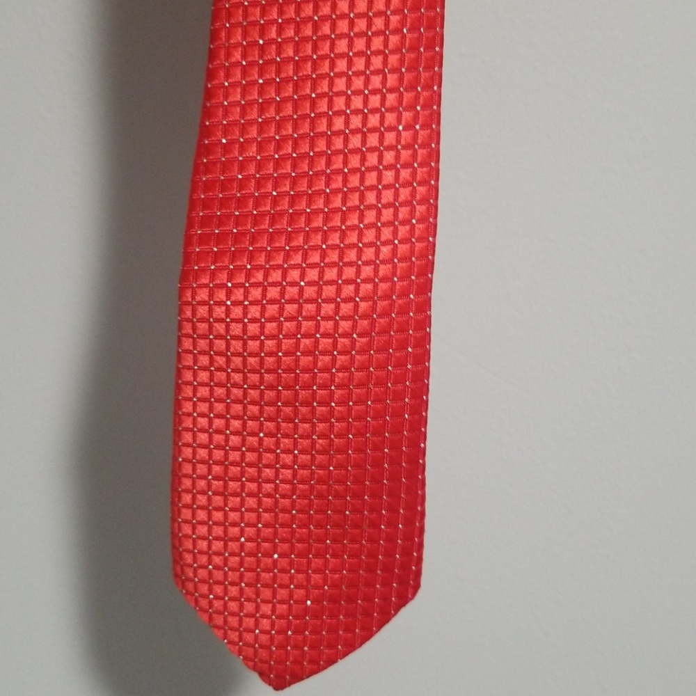 Men's Bright Red Patterned Tie - Picture 3 of 3